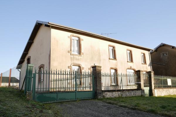 MAISON INDIVIDUELLE AVEC GARAGE ET TERRAIN