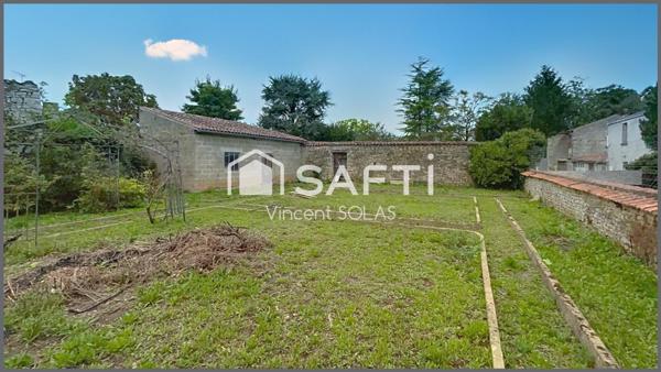 en EXCLUSIVITE  !  Maison Bourgeoise de 155 m² - 3 Chambres - Jardin - Garage - Centre Ville de ST HERMINE