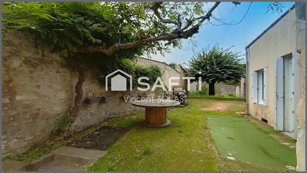 en EXCLUSIVITE  !  Maison Bourgeoise de 155 m² - 3 Chambres - Jardin - Garage - Centre Ville de ST HERMINE