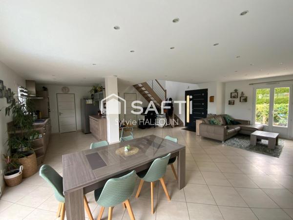 Pavillon 130 m², trois chambres Garage, terrasse,