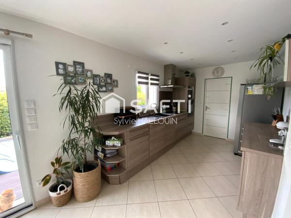 Pavillon 130 m², trois chambres Garage, terrasse,