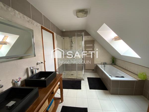 Pavillon 130 m², trois chambres Garage, terrasse,