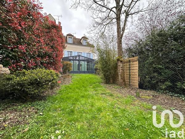 Maison traditionnelle 9 pièces de 182 m² à Rambouillet (78120)