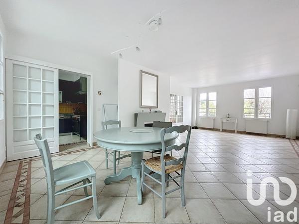 Maison traditionnelle 9 pièces de 182 m² à Rambouillet (78120)