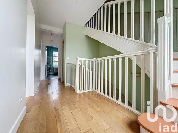 Maison traditionnelle 9 pièces de 182 m² à Rambouillet (78120)