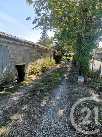 Maison à vendre  4 pièces - 118 m2 STE SOULLE - 17