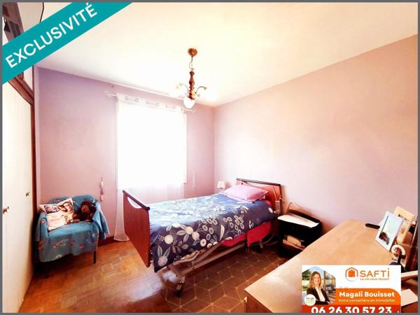 Maison plain pied T4 de 89m², deux chambres, un bureau, une terrasse, garage, dépendance, abri jardin