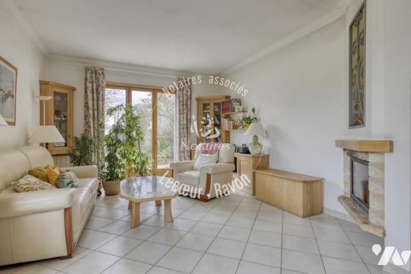 Local professionnel de 335 m2 et maison familiale sur un terrain de 950 m2 parc de Maisons Laffitte 