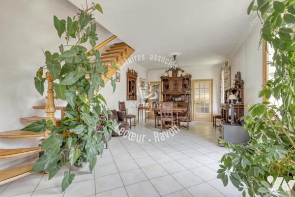 Local professionnel de 335 m2 et maison familiale sur un terrain de 950 m2 parc de Maisons Laffitte 