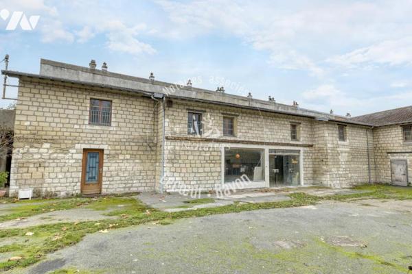 Local professionnel de 335 m2 et maison familiale sur un terrain de 950 m2 parc de Maisons Laffitte 