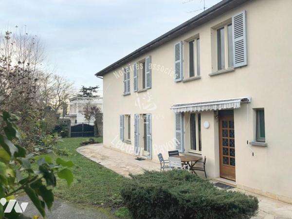 Local professionnel de 335 m2 et maison familiale sur un terrain de 950 m2 parc de Maisons Laffitte 