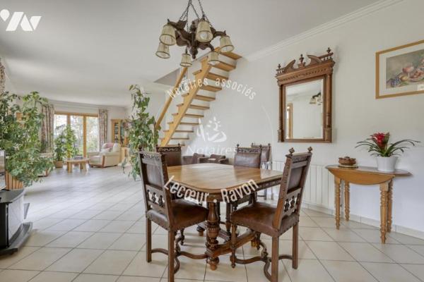 Local professionnel de 335 m2 et maison familiale sur un terrain de 950 m2 parc de Maisons Laffitte 