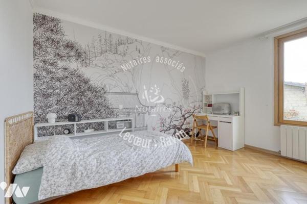 Local professionnel de 335 m2 et maison familiale sur un terrain de 950 m2 parc de Maisons Laffitte 