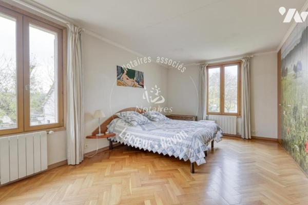Local professionnel de 335 m2 et maison familiale sur un terrain de 950 m2 parc de Maisons Laffitte 