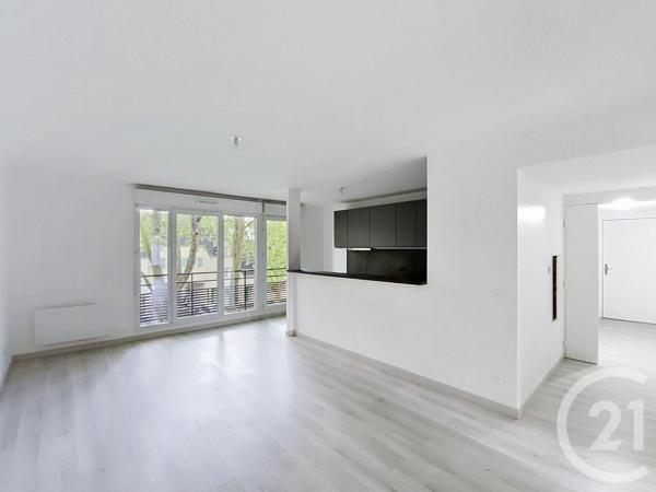 Appartement F5 à vendre  5 pièces - 93,37 m 2   ST DENIS  - 93