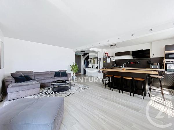 Appartement F5 à vendre  5 pièces - 93,37 m 2   ST DENIS  - 93