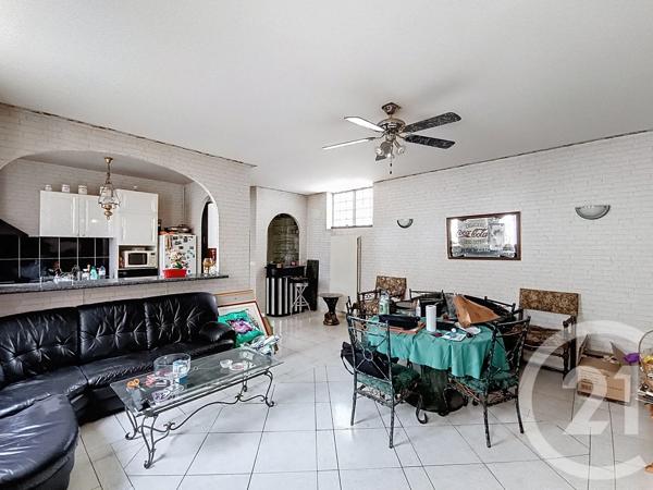 Appartement F5 à vendre  5 pièces - 93,37 m 2   ST DENIS  - 93