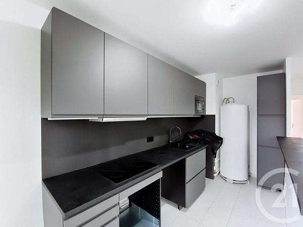 Appartement F5 à vendre  5 pièces - 93,37 m 2   ST DENIS  - 93