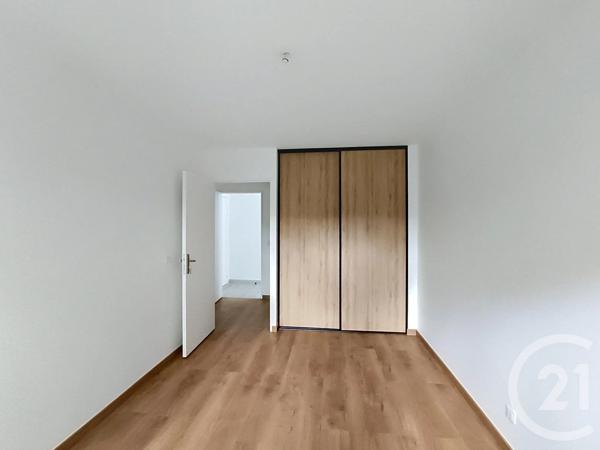 Appartement F5 à vendre  5 pièces - 93,37 m 2   ST DENIS  - 93
