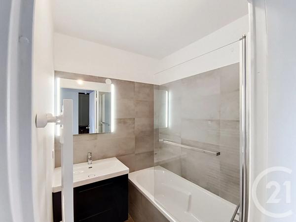Appartement F5 à vendre  5 pièces - 93,37 m 2   ST DENIS  - 93