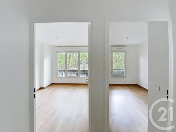 Appartement F5 à vendre  5 pièces - 93,37 m 2   ST DENIS  - 93