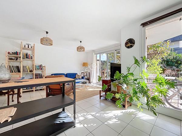 DOUSSARD _ Appartement 2 pièces en rez-de-jardin avec jardin et piscine à vendre