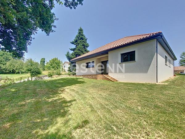 Maison neuve de plain pied à vendre Vayrac : DPE A, conso 50 € par mois, 3 chambres, sous décennale, garage électrique, panneaux solaires, pompe à chaleur, climatisation, matériaux haut de gamme.