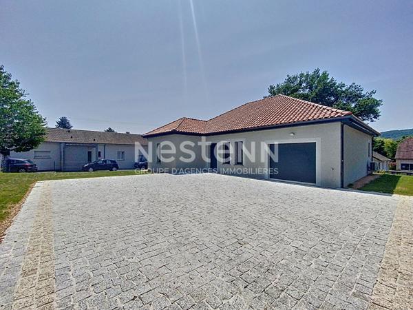 Maison neuve de plain pied à vendre Vayrac : DPE A, conso 50 € par mois, 3 chambres, sous décennale, garage électrique, panneaux solaires, pompe à chaleur, climatisation, matériaux haut de gamme.