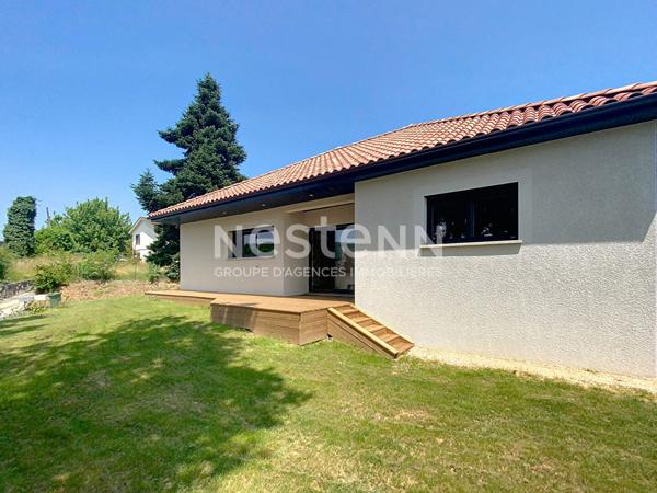 Maison neuve de plain pied à vendre Vayrac : DPE A, conso 50 € par mois, 3 chambres, sous décennale, garage électrique, panneaux solaires, pompe à chaleur, climatisation, matériaux haut de gamme.