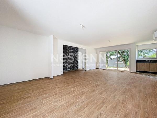 Maison neuve de plain pied à vendre Vayrac : DPE A, conso 50 € par mois, 3 chambres, sous décennale, garage électrique, panneaux solaires, pompe à chaleur, climatisation, matériaux haut de gamme.