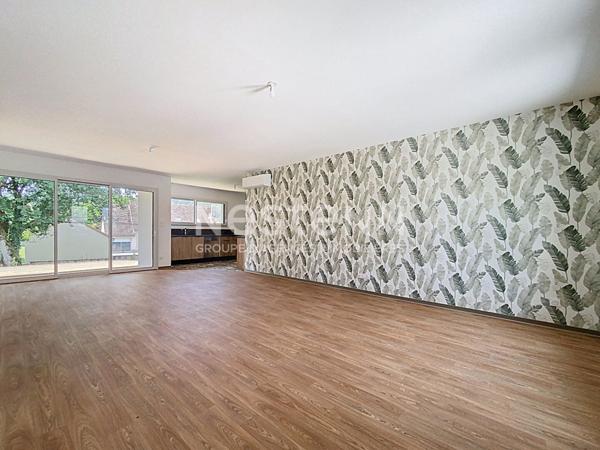 Maison neuve de plain pied à vendre Vayrac : DPE A, conso 50 € par mois, 3 chambres, sous décennale, garage électrique, panneaux solaires, pompe à chaleur, climatisation, matériaux haut de gamme.