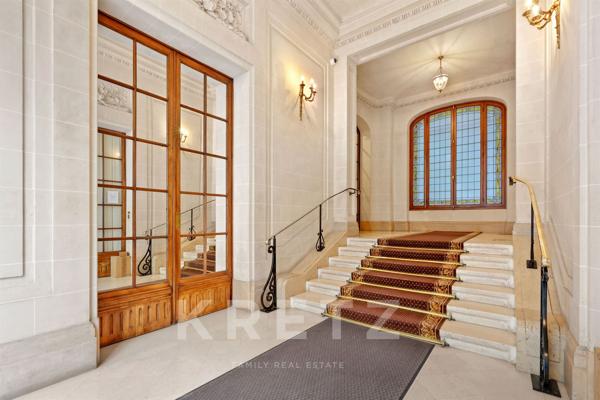Duplex familial en dernier étage - immeuble haussmannien rénové