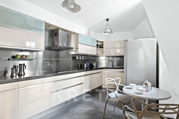 Duplex familial en dernier étage - immeuble haussmannien rénové