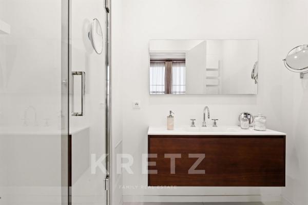 Duplex familial en dernier étage - immeuble haussmannien rénové