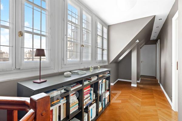 Duplex familial en dernier étage - immeuble haussmannien rénové