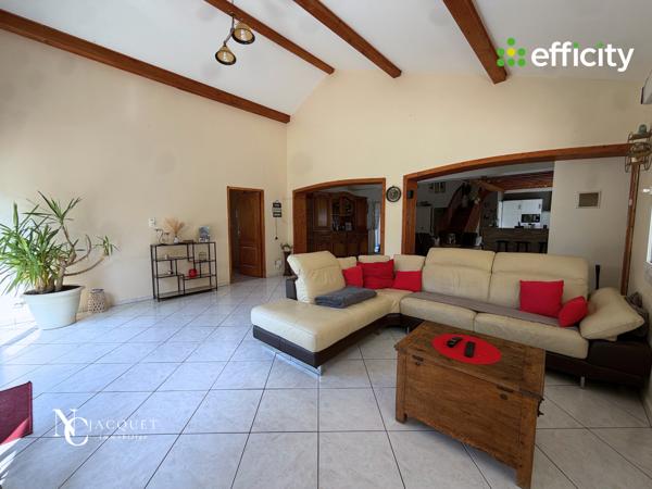 Maison
         7 pièces
        - 180 m² Bien prestige 595 000 € *