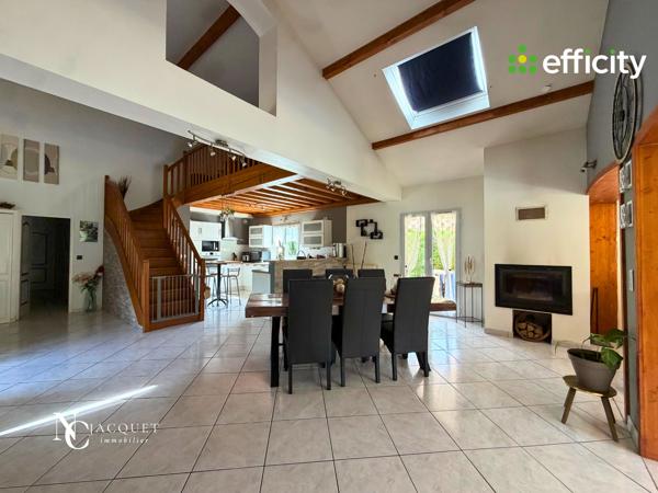 Maison
         7 pièces
        - 180 m² Bien prestige 595 000 € *