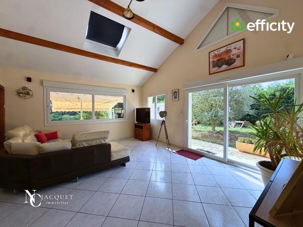 Maison
         7 pièces
        - 180 m² Bien prestige 595 000 € *