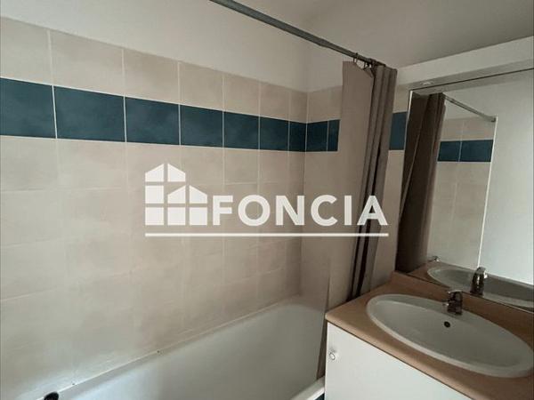 Location Appartement 2 pièces 45.29 m² - RUE DU COMMANDANT PIERRE HEBRA Grisolles 82170