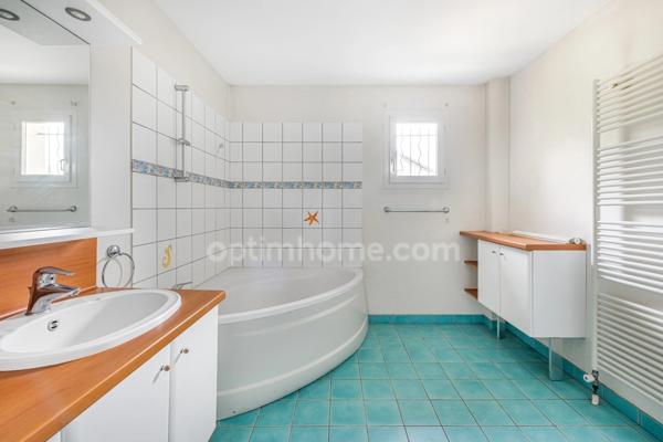 Maison à vendre à Collonges-au-Mont-d’Or (69660) – 170 m² sur terrain de 1 700 m² à bâtir