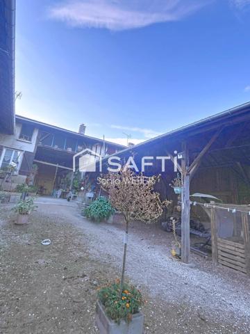 Maison champenoise type corps de ferme avec dépendances et jardin