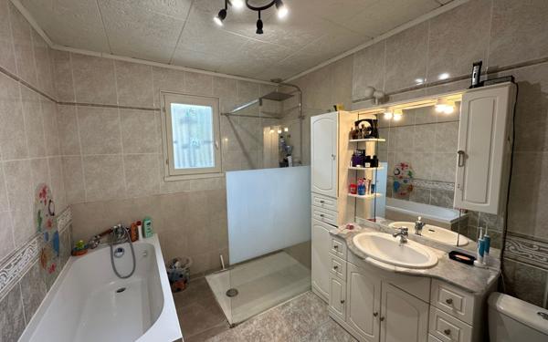 Maison à vendre    5 pièces •  Pont-Évêque