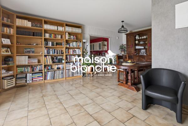 Maison de plain pied, 3 chambres, garage et jardin