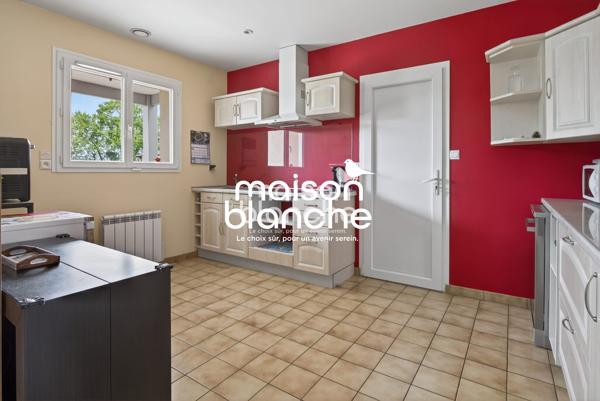 Maison de plain pied, 3 chambres, garage et jardin