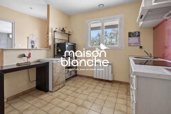 Maison de plain pied, 3 chambres, garage et jardin