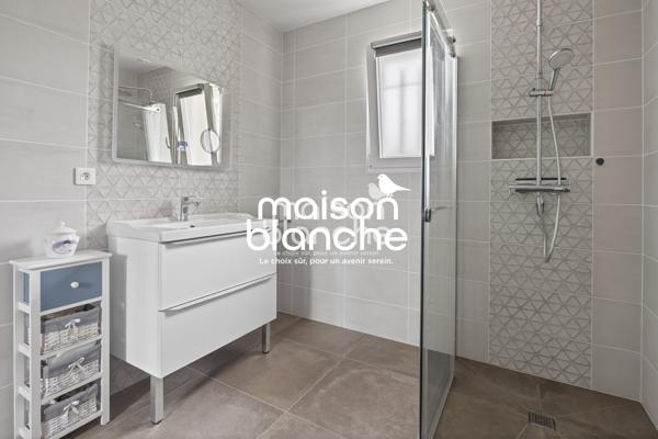 Maison de plain pied, 3 chambres, garage et jardin
