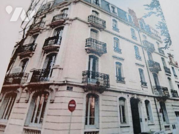 Appartement situé au 1 Rue de Touraine 03200 VICHY.