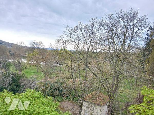 Appartement situé au 1 Rue de Touraine 03200 VICHY.