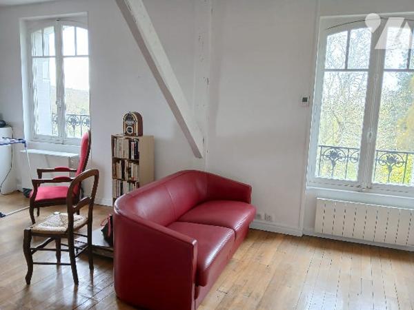 Appartement situé au 1 Rue de Touraine 03200 VICHY.