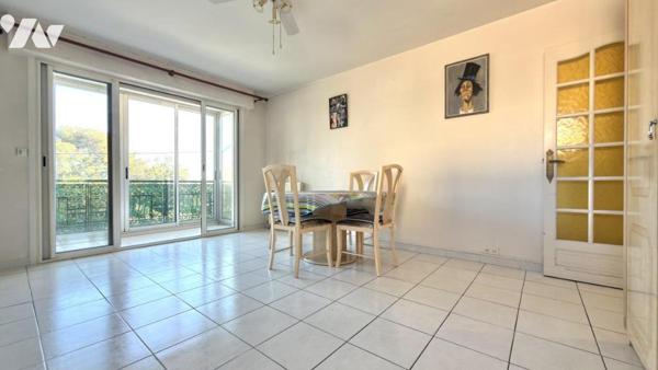 SAINT-AYGULF – Appartement 2 pièces avec loggia et aperçu mer – à quelques minutes à pied du centre 